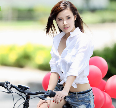 Vẻ đẹp tinh khôi của hot girl Midu.