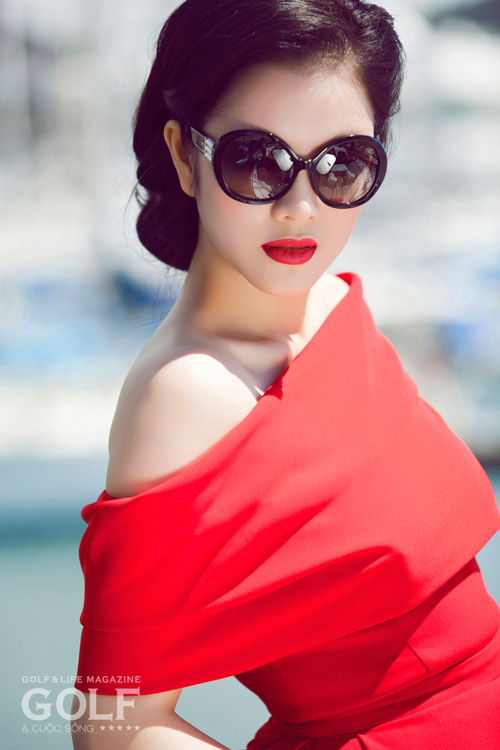 Một người đẹp tên Nhàn nữa là Lý Nhã Kỳ. Cô có tên khai sinh là: Trần Thị Thanh Nhàn.