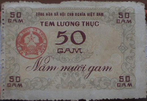 Tem mua lương thực 50 gram. Trong thời bao cấp, việc thông thương, buôn bán bị hạn chế, các Shbet111 slot, casino, thể thao, xổ số chủ yếu trông chờ vào phần tem phiếu được phát để duy trì nguồn cung cấp lương thực, thực phẩm cho Shbet111 slot, casino, thể thao, xổ số.