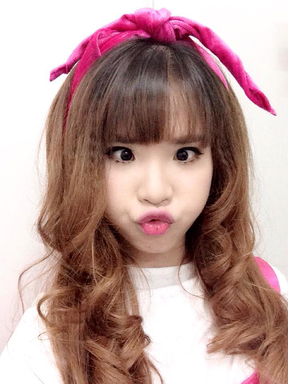 Cũng có lúc cô lại giống 'búp bê'.