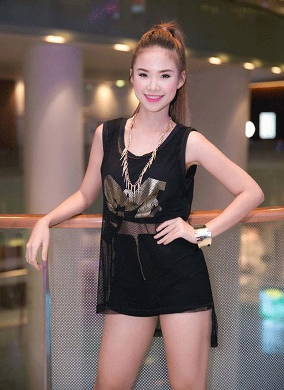 Phong cách trẻ trung luôn được cô hướng tới.