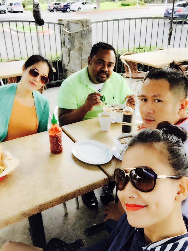 Người đẹp Dương Mỹ Linh sang Mỹ thăm Bằng Kiều, cả hai sang nhà chơi nhà ca sĩ Thu Phương:'Sáng qua nhà C Thu Phương thu hoạch một rổ ổi xanh để đi đường lót dạ'.