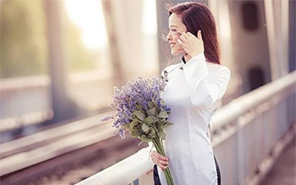 Không chỉ là cô gái có vẻ đẹp ngoại hình mà còn thông minh trong cách ứng xử.