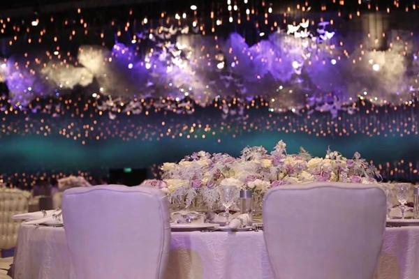 Đó là một công trình nghệ thuật tuyệt đẹp giống như đang diễn ra dưới một bầu trời đầy sao.