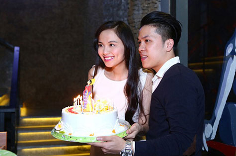 Chồng sắp cưới của Diễm Hương trẻ trung, điển trai và là một doanh nhân trẻ.
