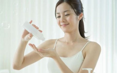 Kem kháng khuẩn. Thời hạn sử dụng tầm một năm là thích hợp nhất, sau đó bạn nên thay để tránh bị dị ứng hoặc các phản ứng phụ của kem...