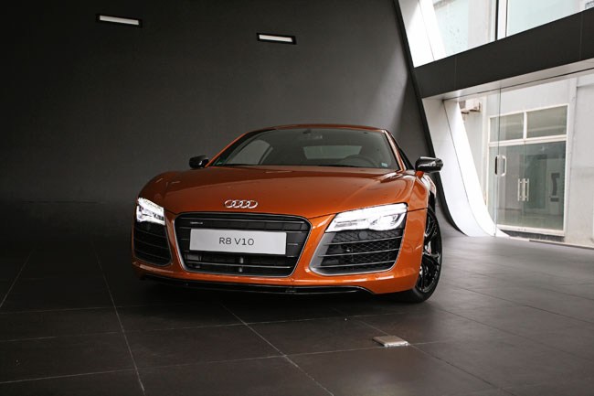 Audi R8 2014 có 2 phiên bản, đó là Audi R8 V10 plus và Audi R8 Spyder.
