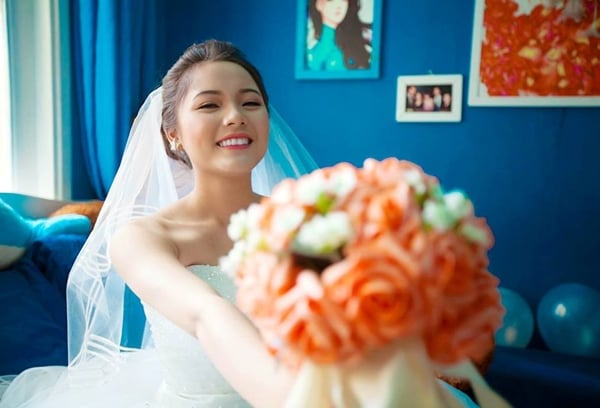 Bức ảnh cô chụp cho một cửa hàng đồ cưới.
