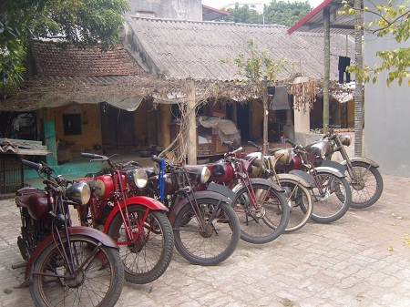 Chiếc xe đời đầu còn chưa có cả... giảm xóc.