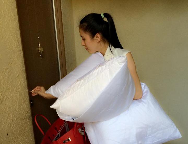 Đẻ con một mình, Maya phải nhờ Thái Hà sang Mỹ chăm sóc?