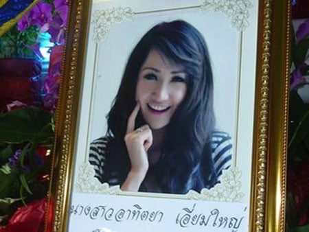 Sau khi đã chi trả quá nhiều chi phí cho các ca Shbet888 tiền thưởng cực khủng thẩm mỹ trước, cô chọn bơm mông tại nhà với chi phí rẻ. Và đây cũng chính là lần lên bàn mổ cuối cùng của cô.