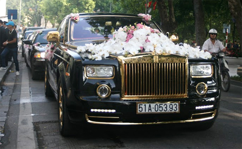 Cận cảnh siêu xe.
