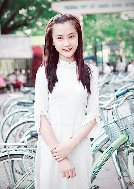 'Đầu tiên mình cảm thấy rất vui khi lên Facebook thấy nhiều bạn gửi link chia sẻ bức ảnh cho xem. Mình cũng không biết ai là người đăng tải bức ảnh đó lên mạng' - 9X nói.