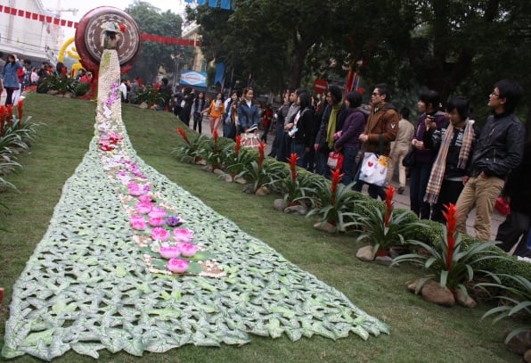 Áo dài làm từ hoa