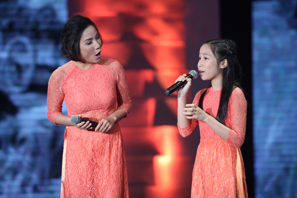Cô bé thừa hưởng năng khiếu ca hát của mẹ và nhiều lần thể hiện giọng hát trong sáng tại các chương trình ca nhạc lớn.