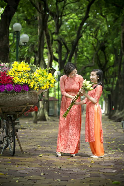 Tặng hoa cho con gái nè!