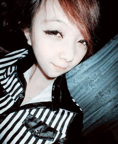 Mốt cằm nhọn đang rất 'hot'.