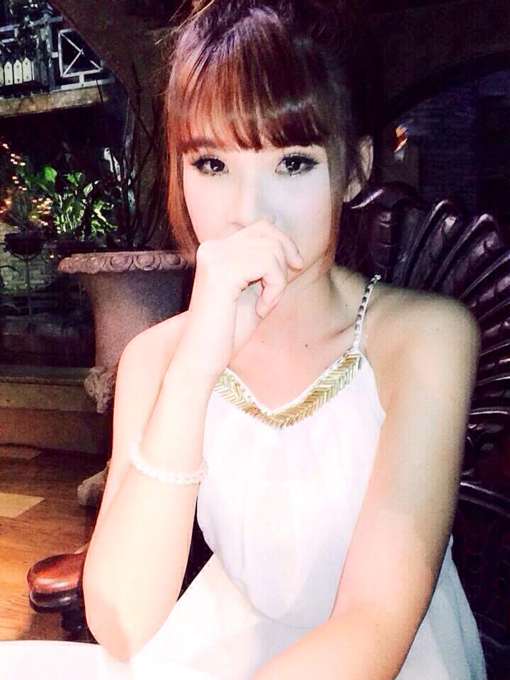 Có chuyện gì mà Khởi My trầm tư như vậy nhỉ????