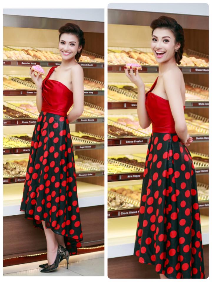 Hồng Quế gợi cảm khi dự dự kiện khai trương của hàng bánh.