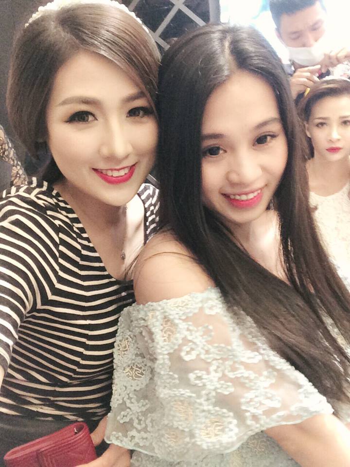 Á hậu Tú Anh đi chơi cùng bạn.