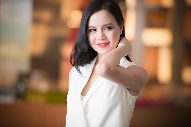 Ngọc Oanh: Chỉ là tay ngang song Á hậu Ngọc Oanh lại có duyên với nghề MC truyền hình.