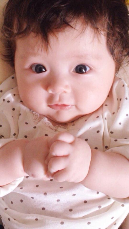 Gương mặt baby của bé Mộc Trà khiến nhiều người ngây ngất.
