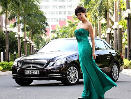 Năm 2008, với vai Hạnh trong bộ phim Trăng nơi đáy giếng của đạo diễn Nguyễn Vinh Sơn, Hồng Ánh đã đoạt giải Nữ diễn viên chính xuất sắc tại Liên hoan phim quốc tế Dubai.