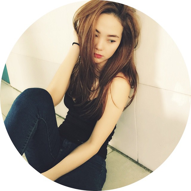 Minh Hằng gợi cảm trong phòng tập nhảy.