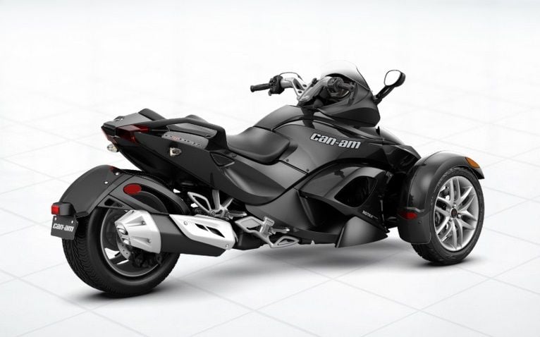 Cận cảnh chiếc siêu mô tô Can-am Spyder RT.