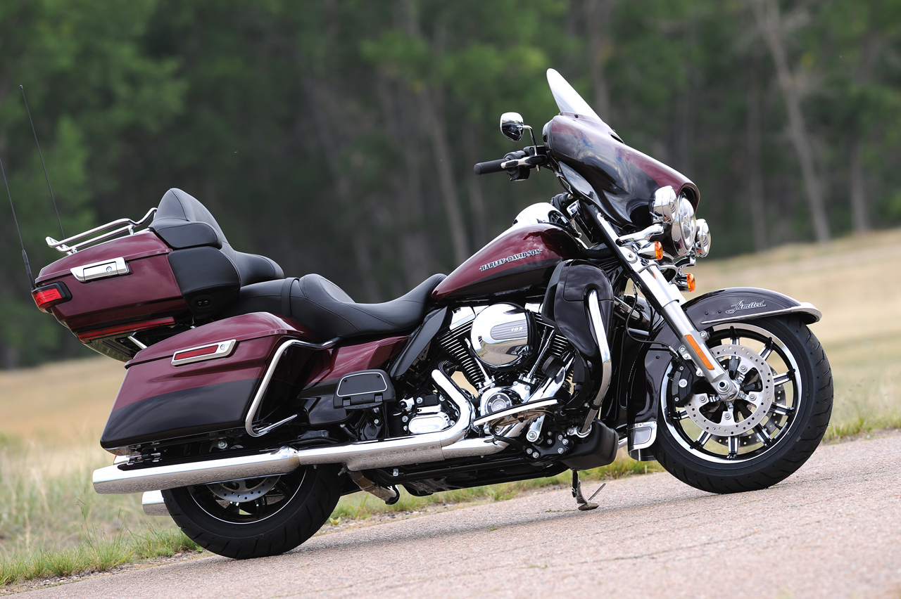Harley-Davidson, giá 1 triệu USD. Chiếc xe có sức mạnh của khối động cơ 6 xi-lanh 1800cc cùng vô số chi tiết thủ công khác được lắp ráp bằng tay. Chiếc xe được thiết kế bởi ngôi sao bóng rổ huyền thoại người Mỹ Jack Armstrong.