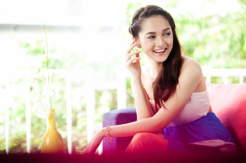 Bảo Anh với tóc tết mái cá tính.