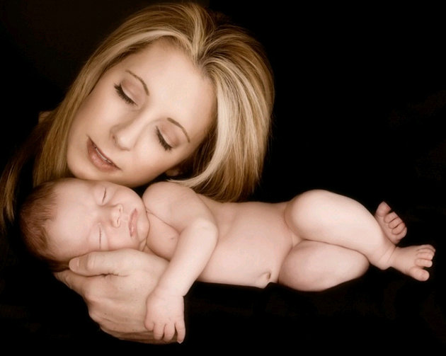Có mẹ kề bên con hãy ngủ ngoan nhé!