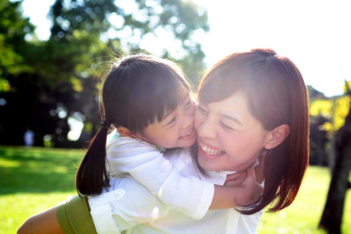 Bên con mọi muộn phiền của mẹ đều tan biến.