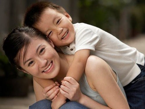Được bên mẹ con luôn hạnh phúc!