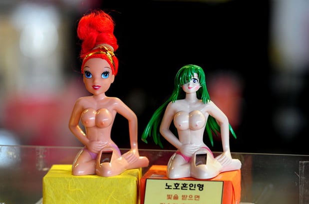 Búp bê mini chỉ nhỏ gọn trong lòng bàn tay, giá 10.000 won (tương đương 200.000 VND).