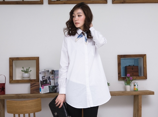 Một chiếc khăn lụa sẽ rất sành điệu nếu bạn thắt nó thay cho cà vạt.