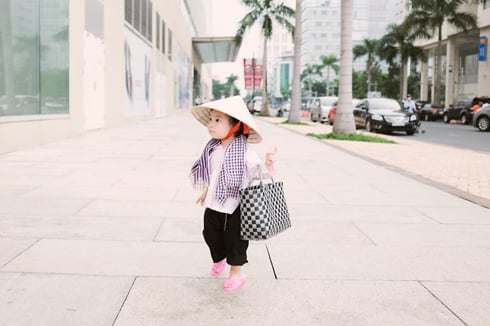 Cherry trong vai Ba Ruộng.