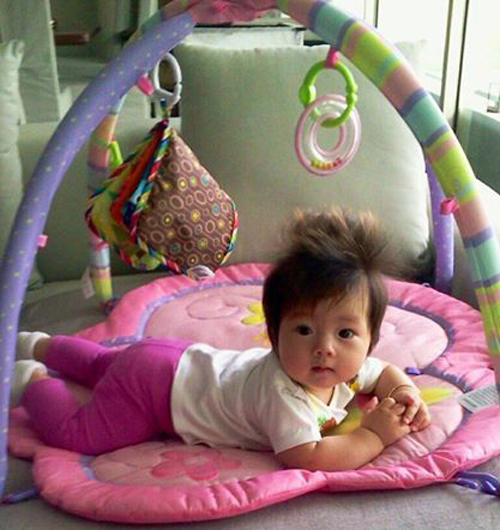 Con gái Đoan Trang ngày một đáng yêu.