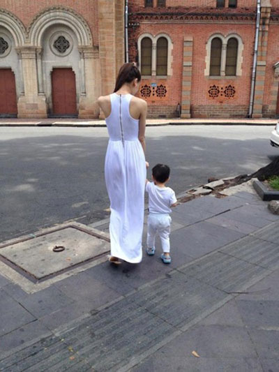 Hai mẹ con Hồ Hà.