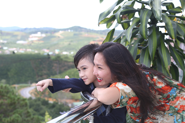 Tình cảm chưa.
