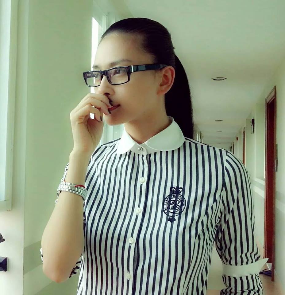 Ngô Thanh Vân gửi lời chúc mừng Ngày phụ nữ Việt Nam 20 -10 : 'Happy Womans day nhe tất cả những ng phụ nữ thân iu của tôi. Chúc các bạn thật nhiều hoa và tràn ngập tình iu trong ngày này nhé.Chúc mẹ một ngày thật đẹp mẹ nhé!'