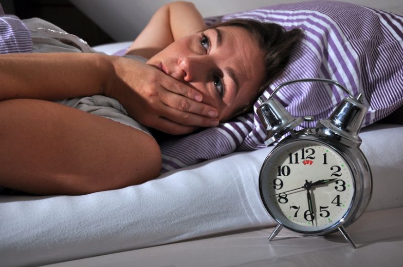 Thiếu ngủ, ngủ đủ giấc có tác dụng kiểm soát mỡ bụng và tăng hàm lượng leptin, từ đó giúp kiểm soát sự thèm ăn của bạn.