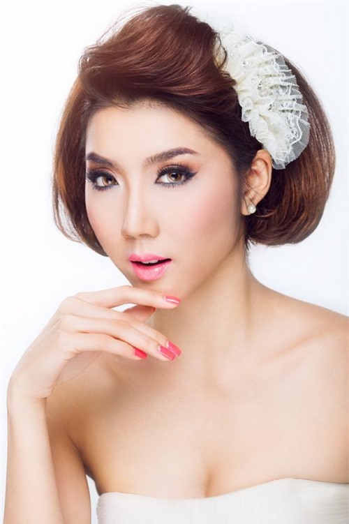 Ngọc Quyên chăm sóc da toàn thân với hỗn hợp cam tươi, sữa và Link Vào SHBET88 Mới Nhất đã được trộn đều, sau đó bôi lên toàn thân, đợi đến khi dung dịch thấm vào da và khô ráo hẳn sẽ tắm lại.