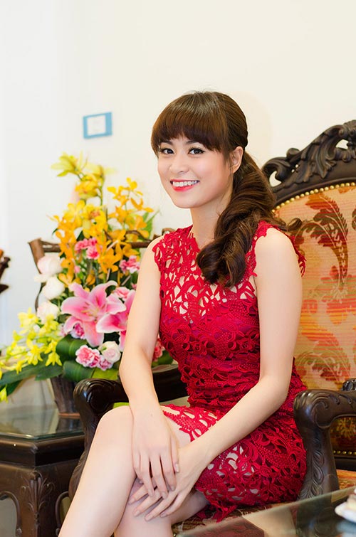 Linh thường bôi kem dưỡng ẩm vào ban đêm để dưỡng da khỏe mạnh. Sau một ngày làm việc mệt mỏi, mình nên dành ra một chút thời gian để chăm sóc da.