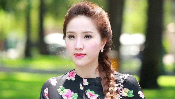 Bảo Thy rất thích ăn cam, chanh, bưởi, dâu và tất tần tận những quả gì chua chua. Đây là những loại trái cây rất giàu vitamin C. Cơ thể có nhiều vitamin C, Thy thấy da mình càng căng mịn và sáng hơn.