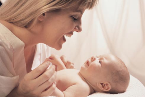 Tuyến vú sưng to. Mẹ lo lắng bé đang mắc một căn bệnh nào đó rất nặng? Nhưng nếu khám phá ra rằng đây là căn bệnh hoàn toàn bình thường hẳn nhiều người té ngửa.