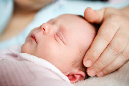 Bé bị sụt cân. Chẳng có gì bất thường khi bé chào đời có cân nặng 3.5kg nhưng đôi ba ngày sau đó lại sụt xuống chỉ còn 3.3kg? SHBET com đăng nhập là 'bệnh' phổ biến trong 5 ngày đầu tiên của nhóc sơ sinh...