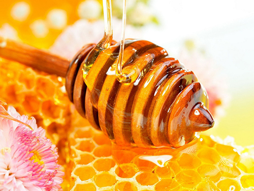 Mật ong nếu được bảo quản ở điều kiện bình thường có thể để rất lâu. Tuy nhiên nếu dự trữ trong tủ lạnh sẽ làm tăng tốc độ kết tinh của đường biến nước Link Vào SHBET88 Mới Nhất thành một thứ gần giống như bột, và rất khó để múc ra sử dụng.