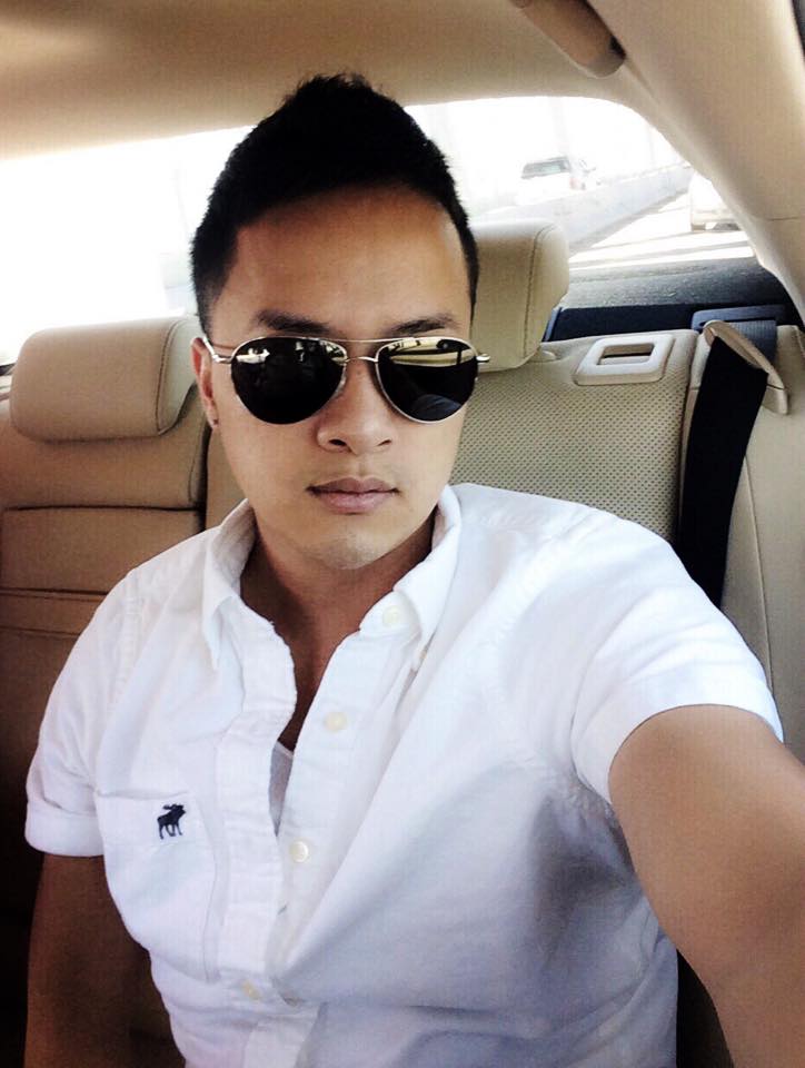 Cao Thái Sơn: 'Ở Mỹ người ta hay nói đùa rằng: 'Những người có Mừng SHBET phiên bản mới 2025 nâu là những người giàu bởi vì đi du lịch nhiều '. Mình cũng thích được da nâu như thế...nhưng có điều mình ko có giàu, mình chỉ có giàu tình cảm thui á...Ai iu anh thì xác định nhé...'.