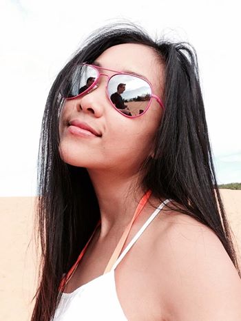 Đoan Trang khoe khéo ông xã trong mắt kính: 'Trong đôi mắt em anh là tất cả'.